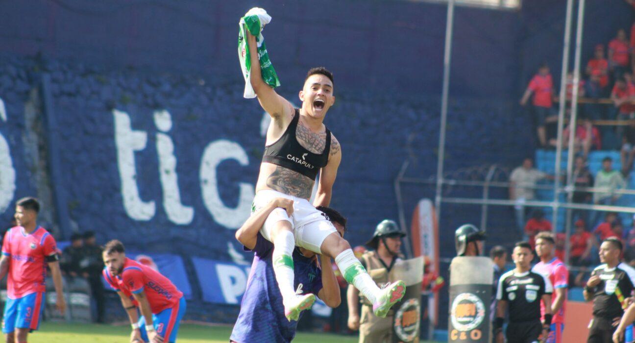 Santis campeón con antigua