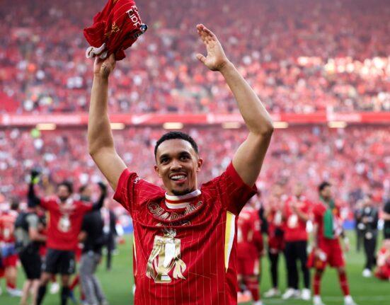 Trent Alexander-Arnold rompe el corazón de Anfield
