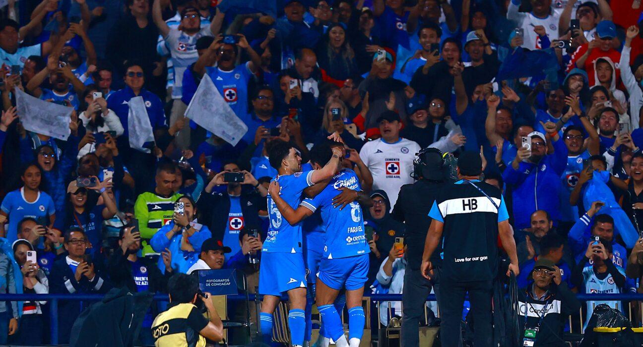 Cruz azul celebra