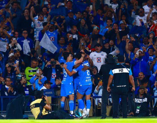 Cruz azul celebra
